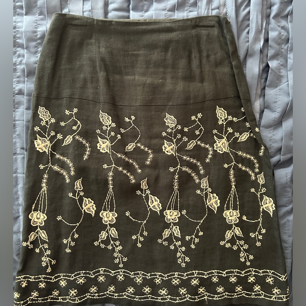 Linen embroidered skirt